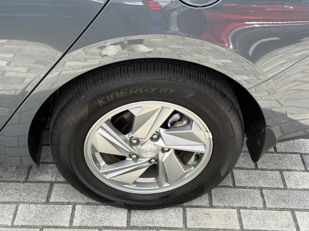 Hyundai Elantra SE Sedan 2026
