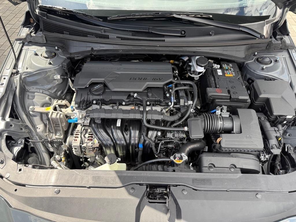 Hyundai Elantra SE Sedan 2026