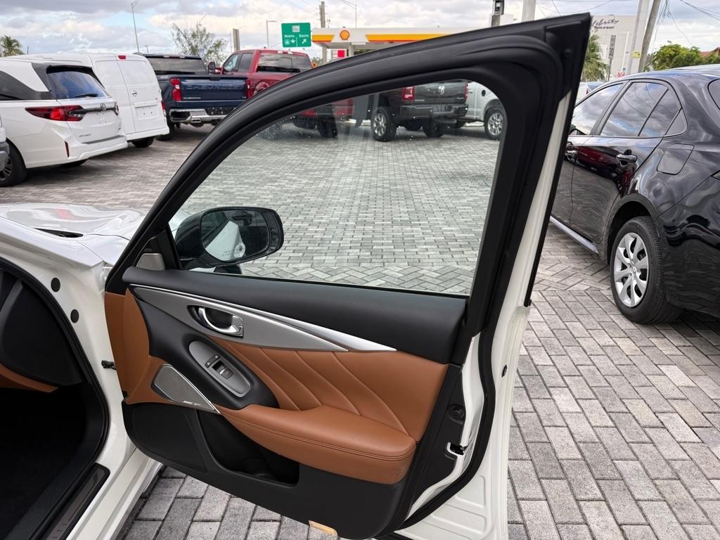 Infiniti Q50 LUXE AWD 2023