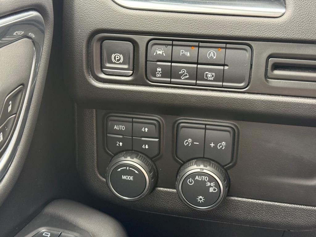 Chevrolet Suburban 4WD 4dr Z71 2024