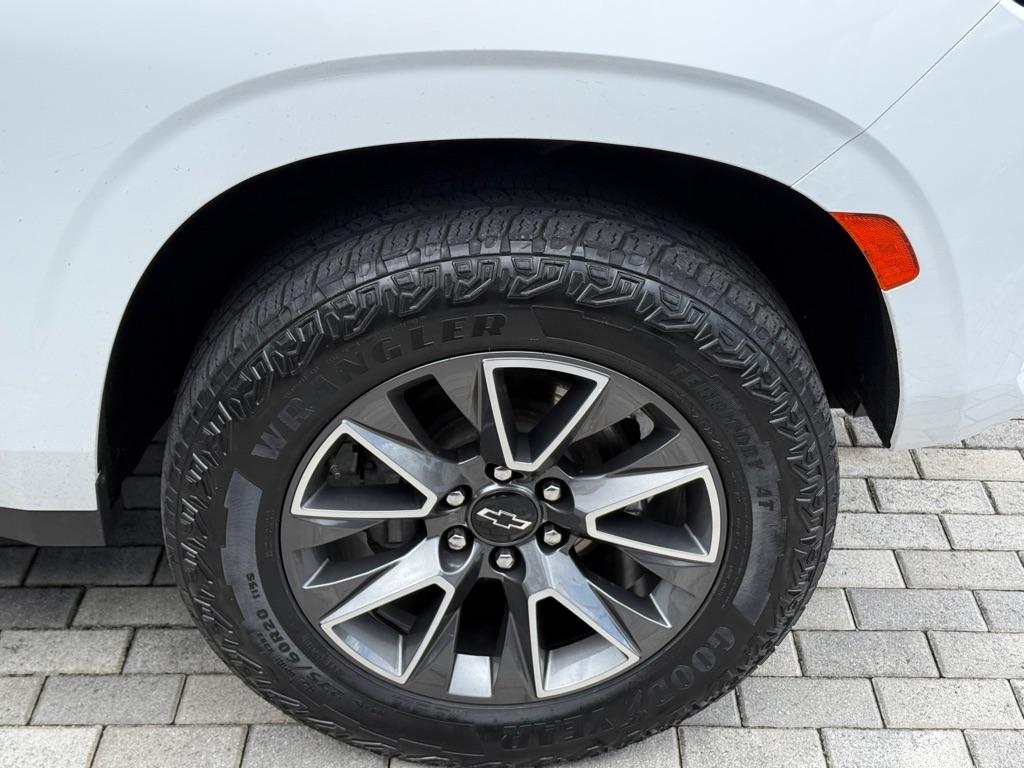 Chevrolet Suburban 4WD 4dr Z71 2024