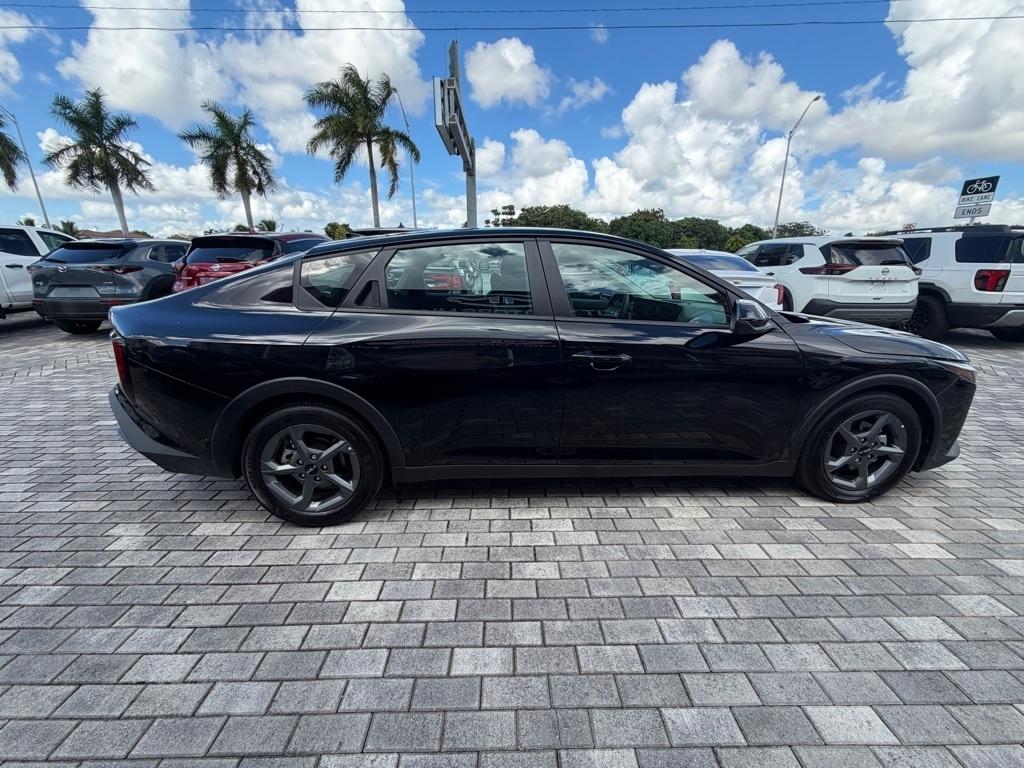 Kia K4 LXS FWD 2025