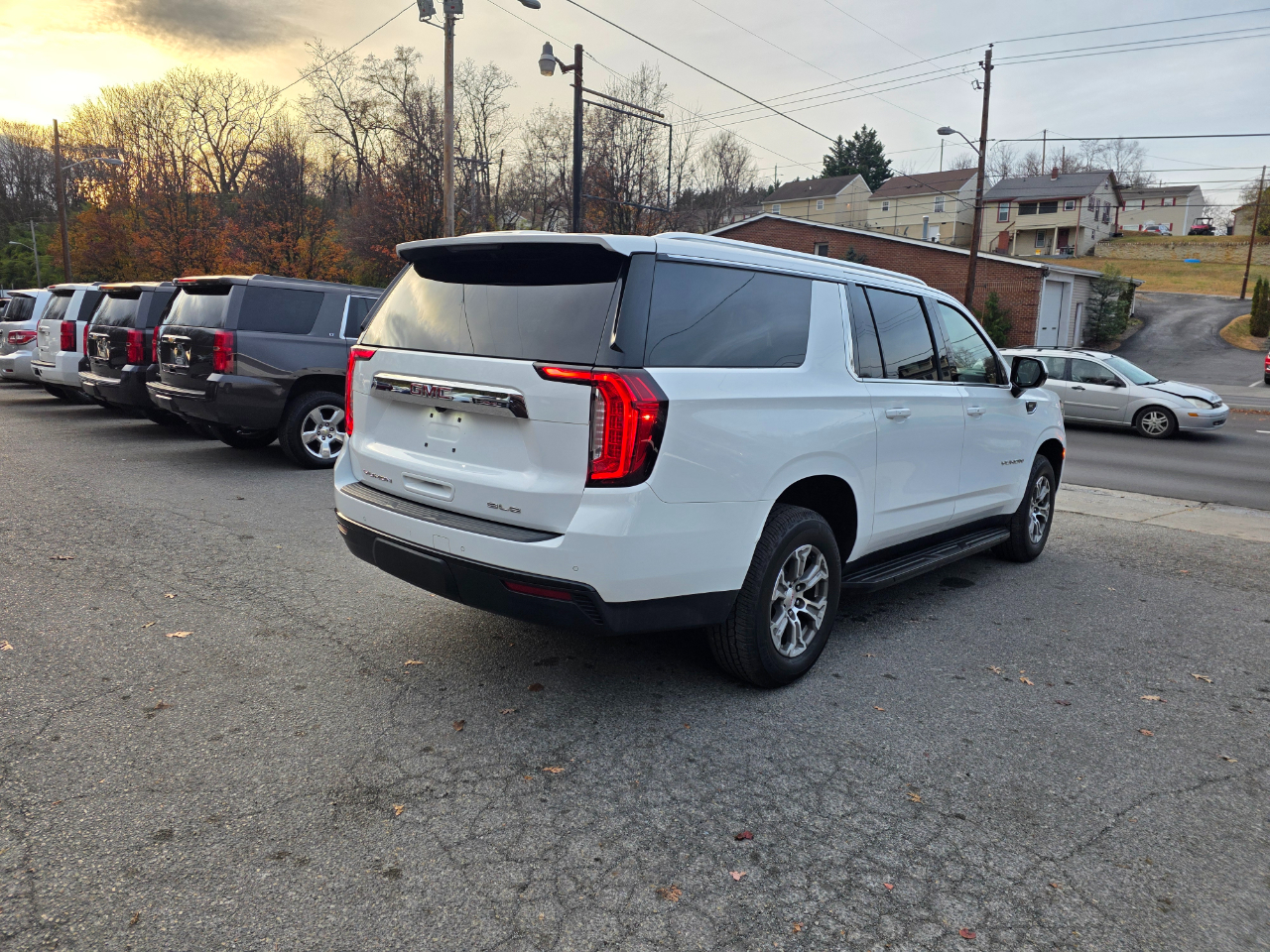 GMC Yukon XL 4WD 4dr SLE 2023