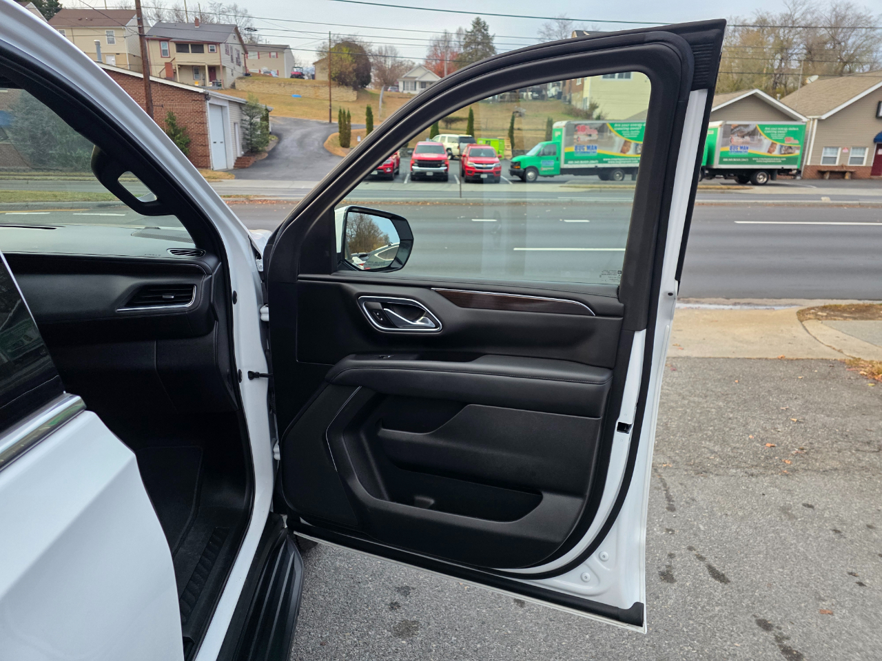 GMC Yukon XL 4WD 4dr SLE 2023