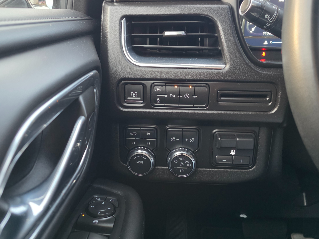 GMC Yukon XL 4WD 4dr SLE 2023