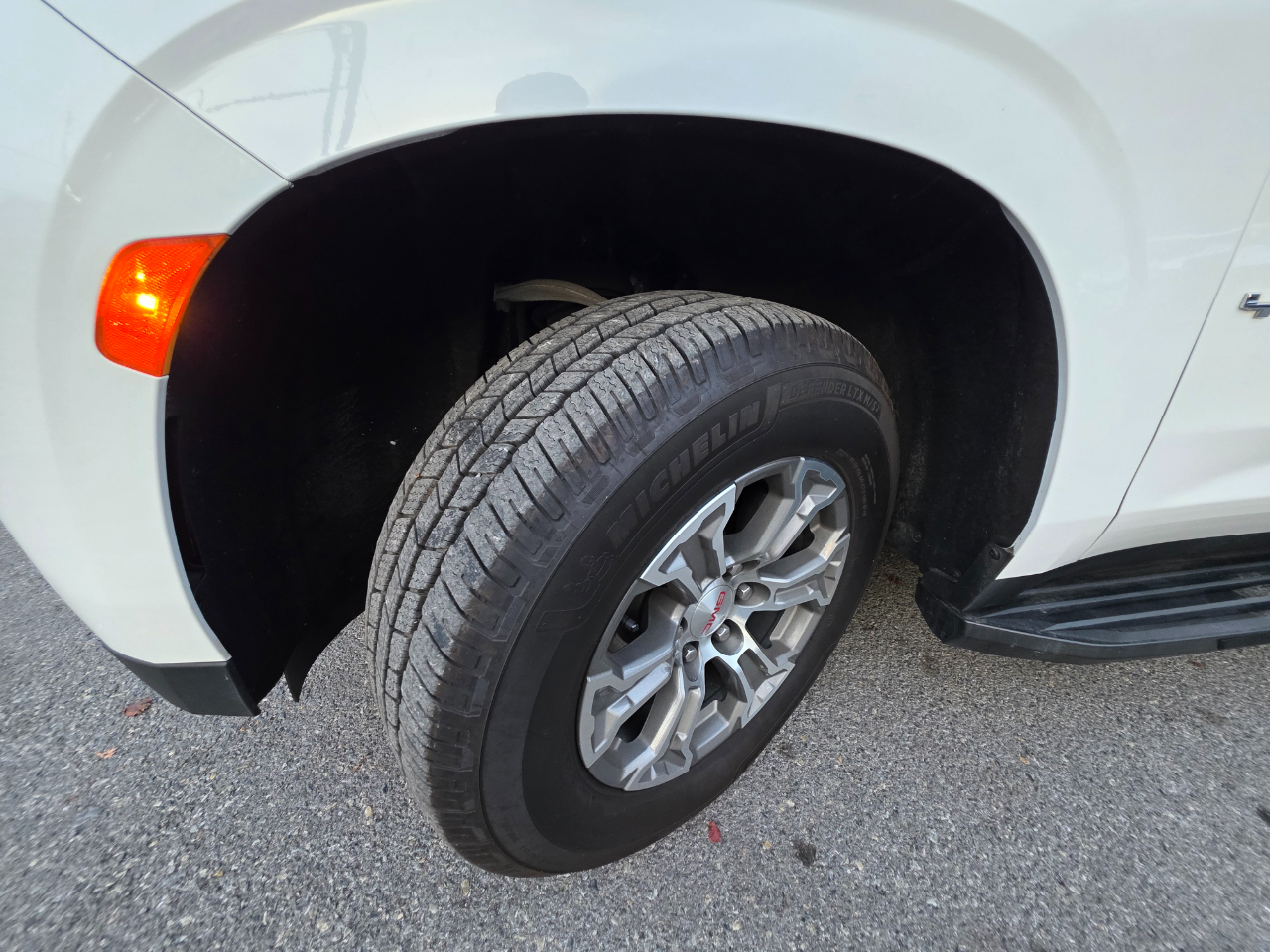 GMC Yukon XL 4WD 4dr SLE 2023