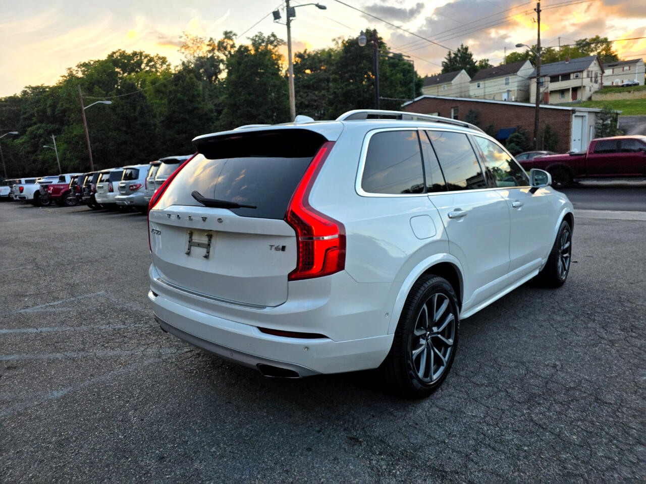 2018 Volvo XC90 T6 AWD Momentum photo 4