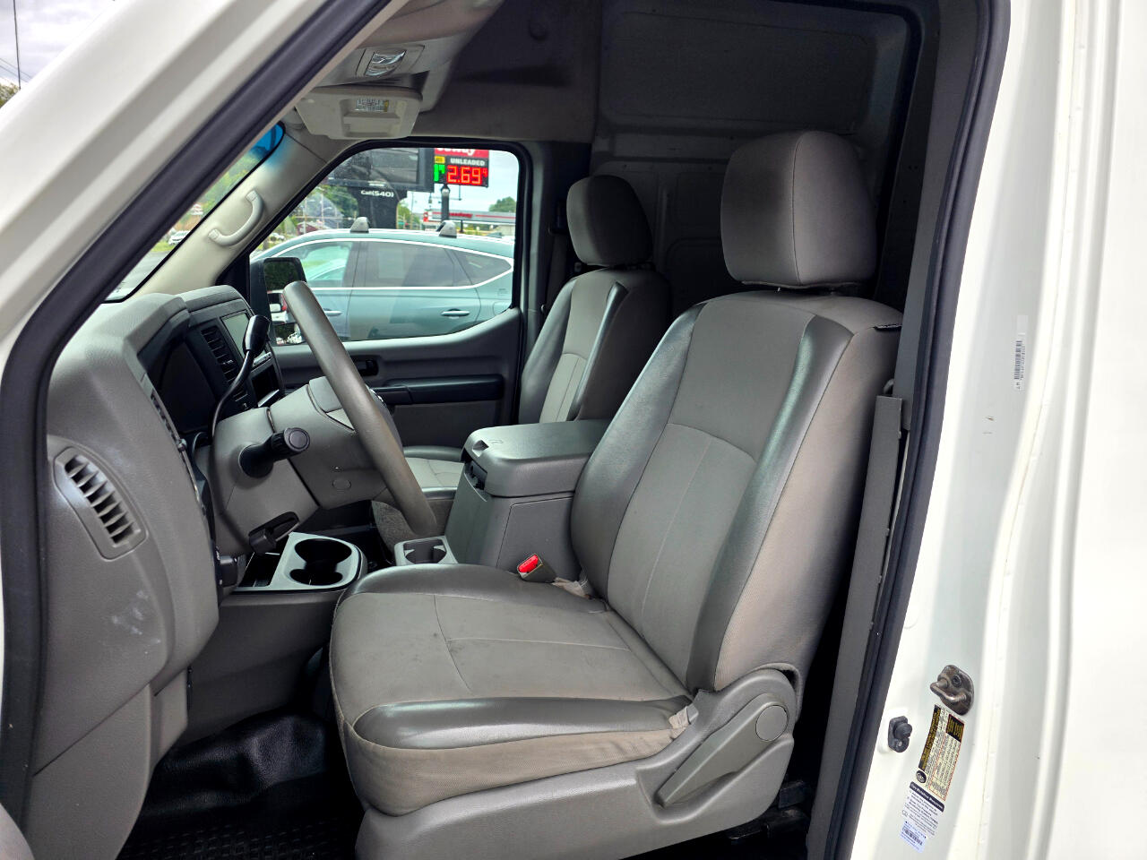 Nissan NV Cargo NV2500 HD High Roof V6 SV 2017 Nissan NV Cargo NV2500 HD High Roof V6 SV 2017