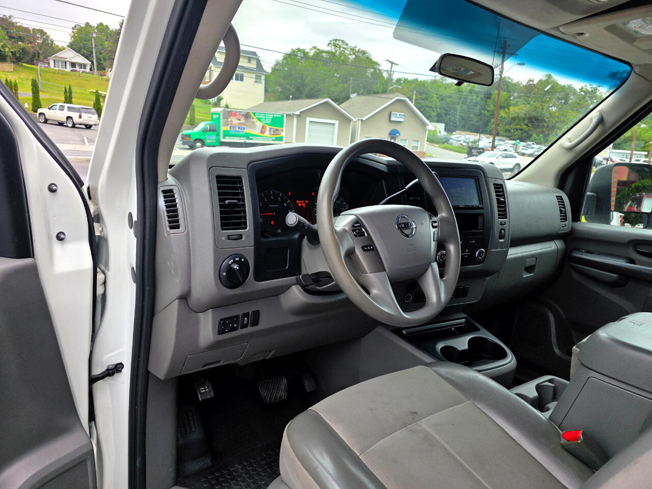 Nissan NV Cargo NV2500 HD High Roof V6 SV 2017 Nissan NV Cargo NV2500 HD High Roof V6 SV 2017