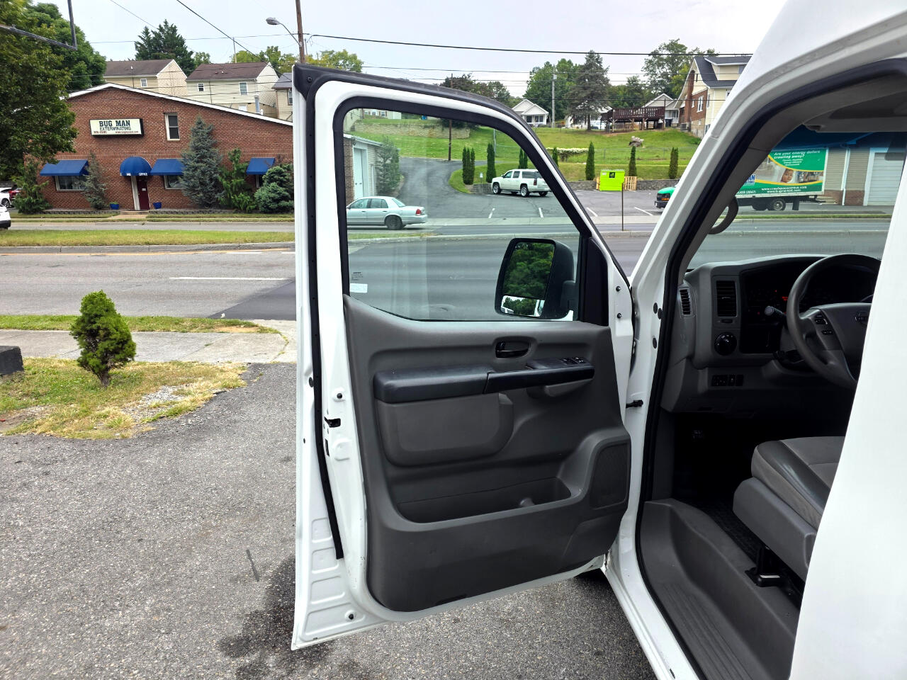 Nissan NV Cargo NV2500 HD High Roof V6 SV 2017 Nissan NV Cargo NV2500 HD High Roof V6 SV 2017