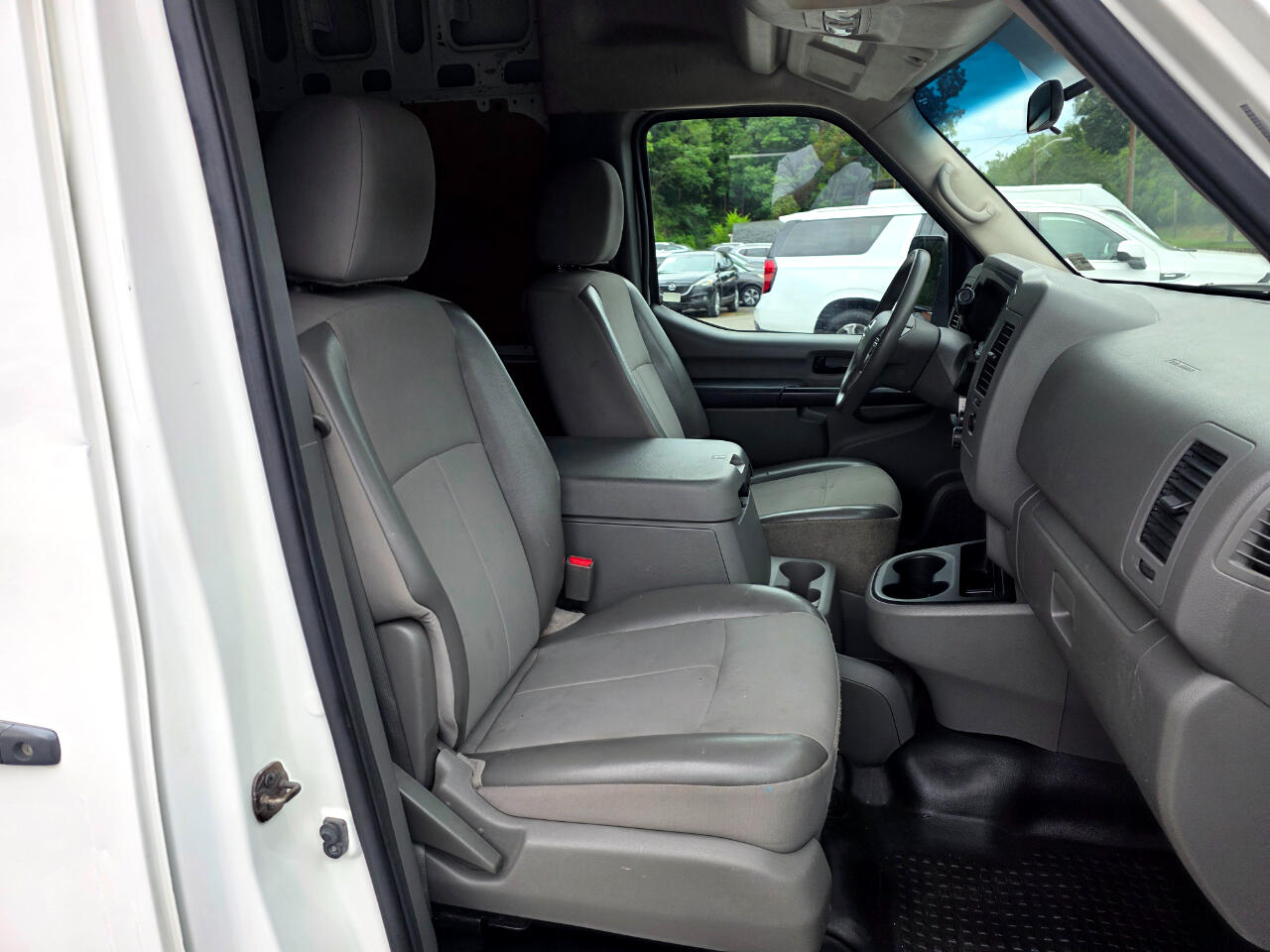 Nissan NV Cargo NV2500 HD High Roof V6 SV 2017 Nissan NV Cargo NV2500 HD High Roof V6 SV 2017