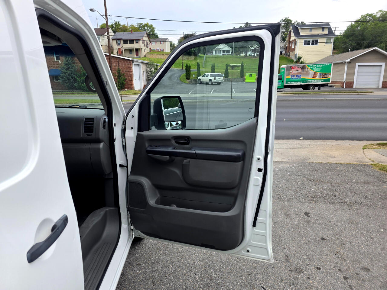 Nissan NV Cargo NV2500 HD High Roof V6 SV 2017 Nissan NV Cargo NV2500 HD High Roof V6 SV 2017