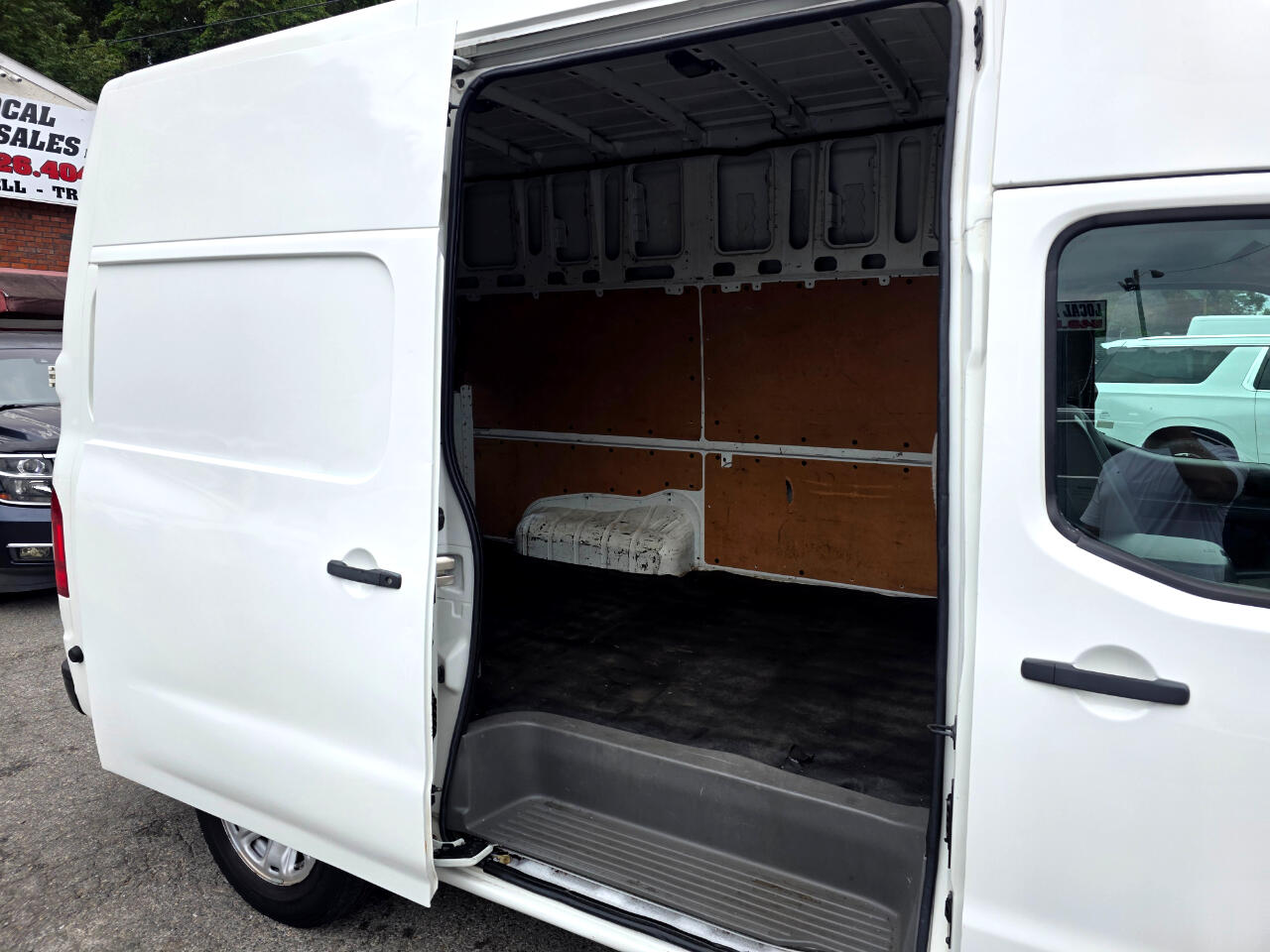 Nissan NV Cargo NV2500 HD High Roof V6 SV 2017 Nissan NV Cargo NV2500 HD High Roof V6 SV 2017