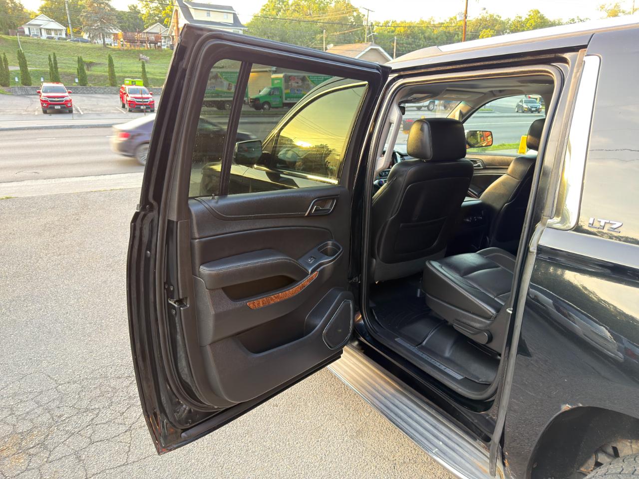 Chevrolet Suburban 4WD 4dr LTZ 2015