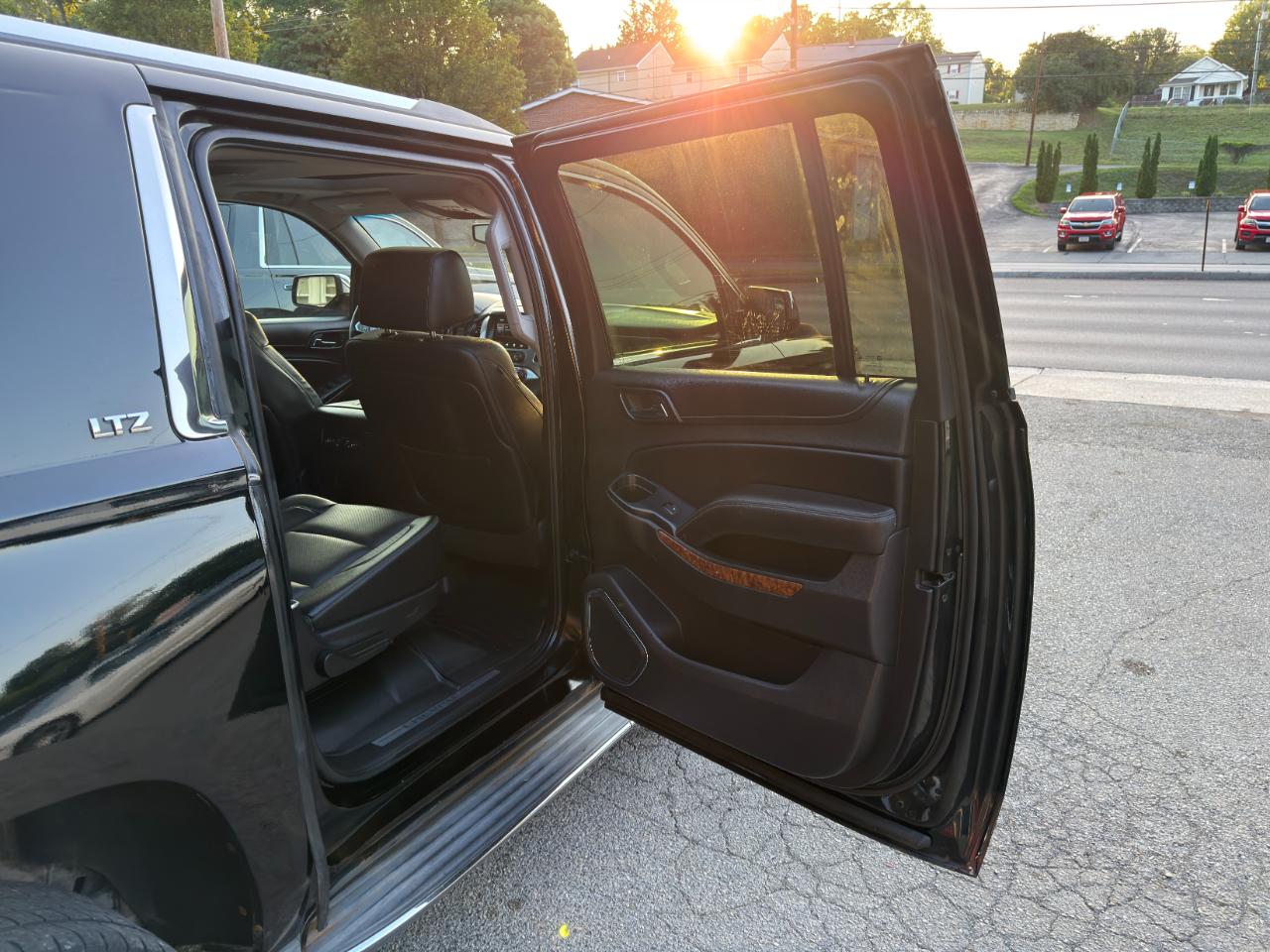 Chevrolet Suburban 4WD 4dr LTZ 2015