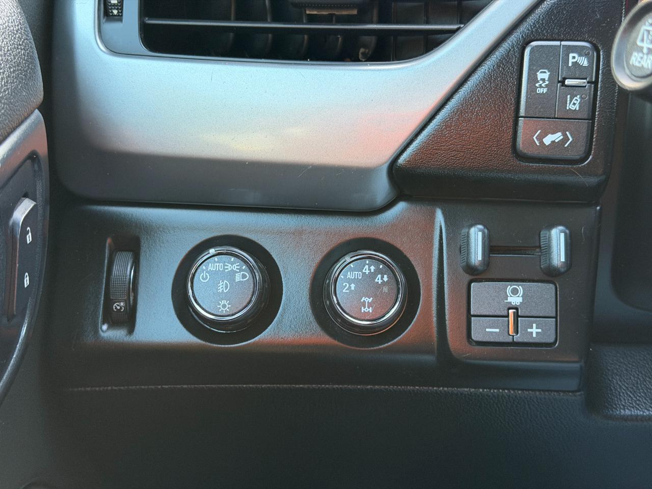 Chevrolet Suburban 4WD 4dr LTZ 2015