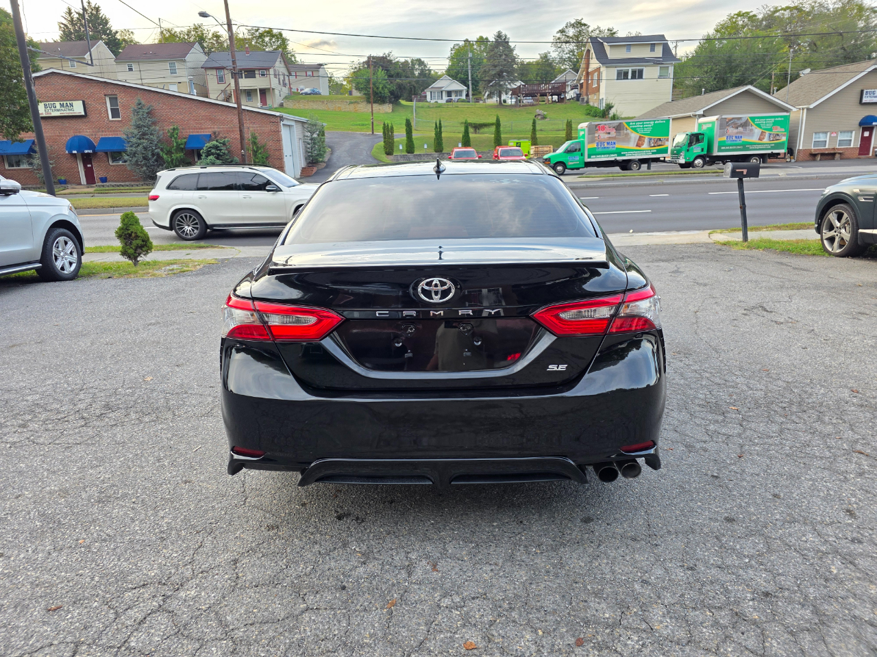 2019 Toyota Camry XLE photo 2