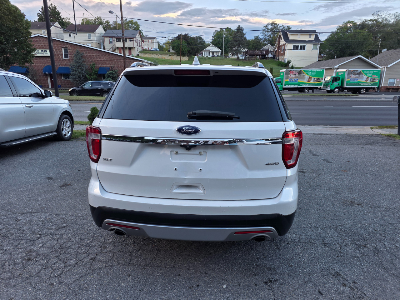 2016 Ford Explorer XLT photo 3