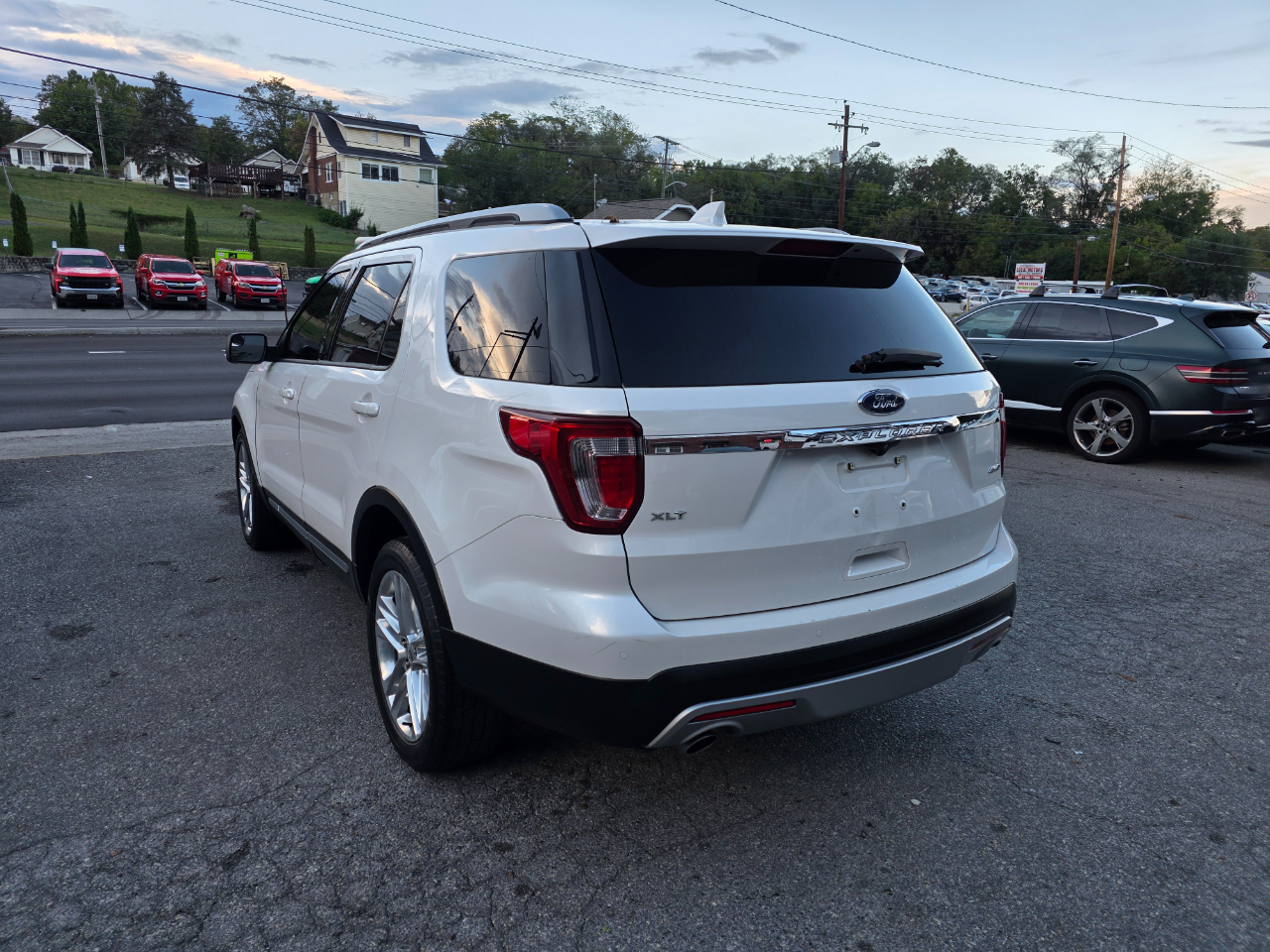 2016 Ford Explorer XLT photo 4