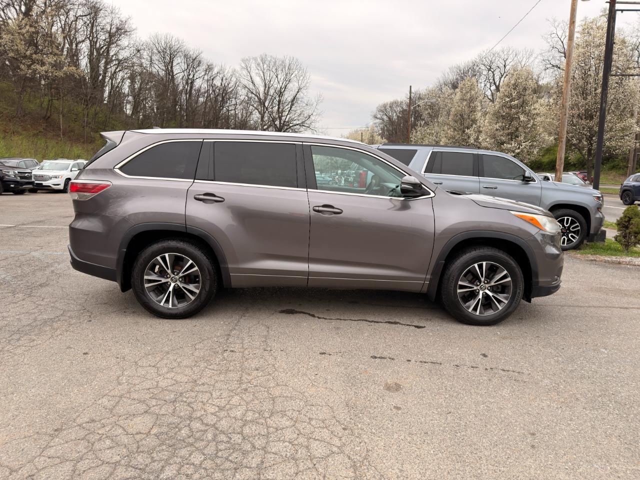 Toyota Highlander AWD 4dr V6 XLE (Natl) 2016