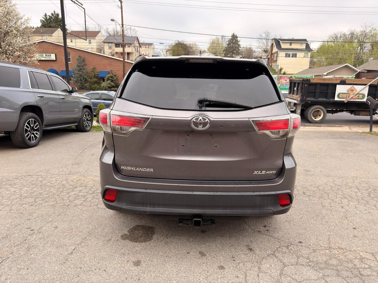 Toyota Highlander AWD 4dr V6 XLE (Natl) 2016
