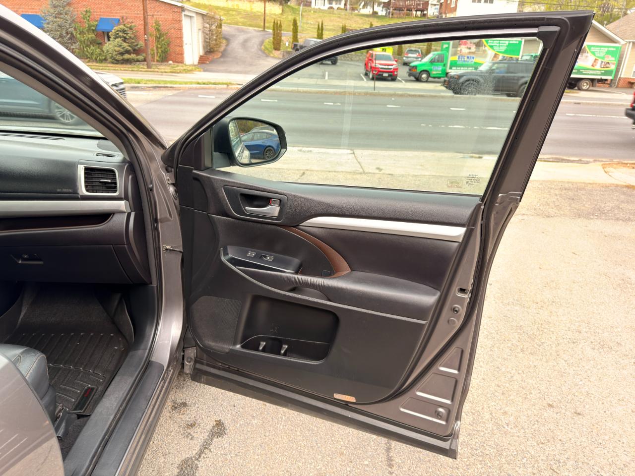 Toyota Highlander AWD 4dr V6 XLE (Natl) 2016