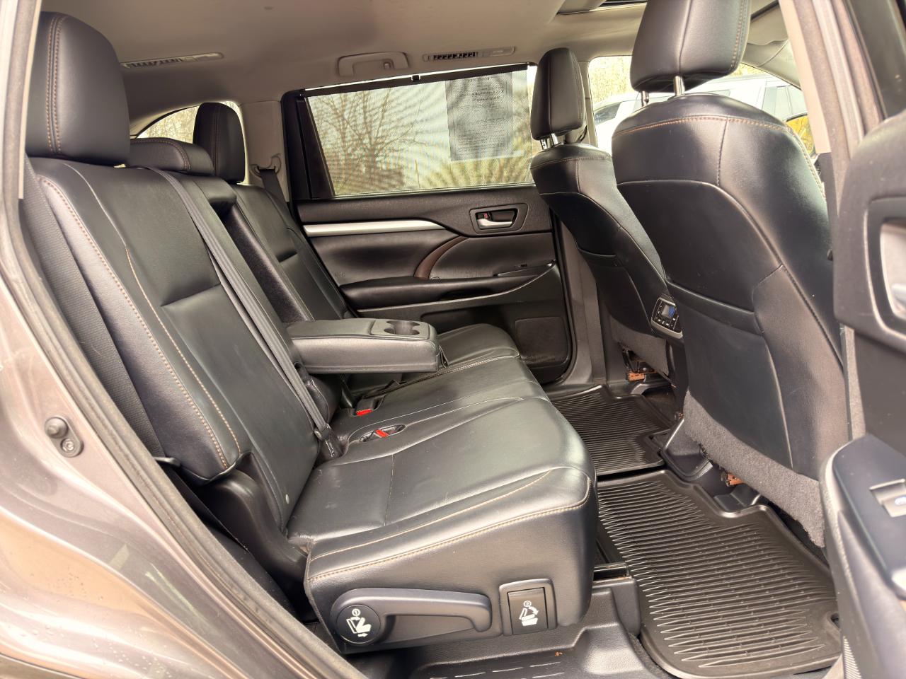 Toyota Highlander AWD 4dr V6 XLE (Natl) 2016