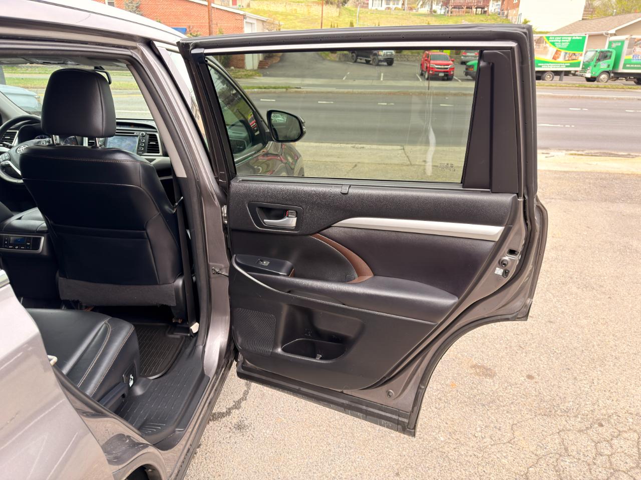 Toyota Highlander AWD 4dr V6 XLE (Natl) 2016