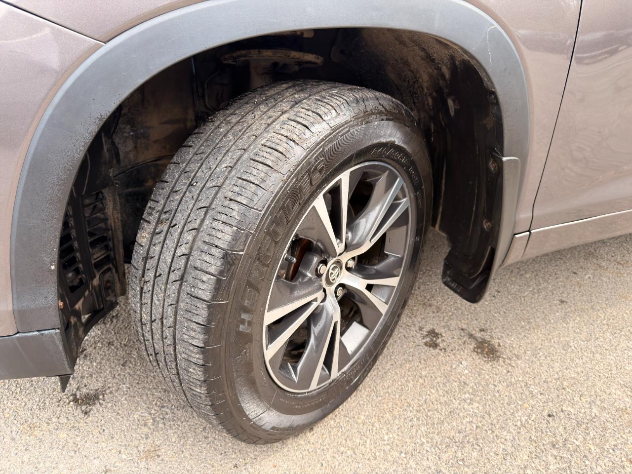 Toyota Highlander AWD 4dr V6 XLE (Natl) 2016