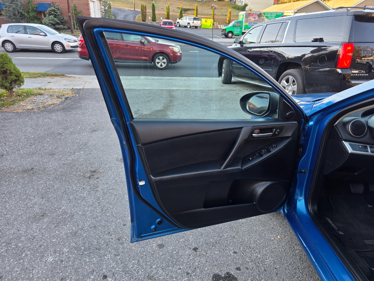 2012 Mazda Mazda3 Touring photo 3