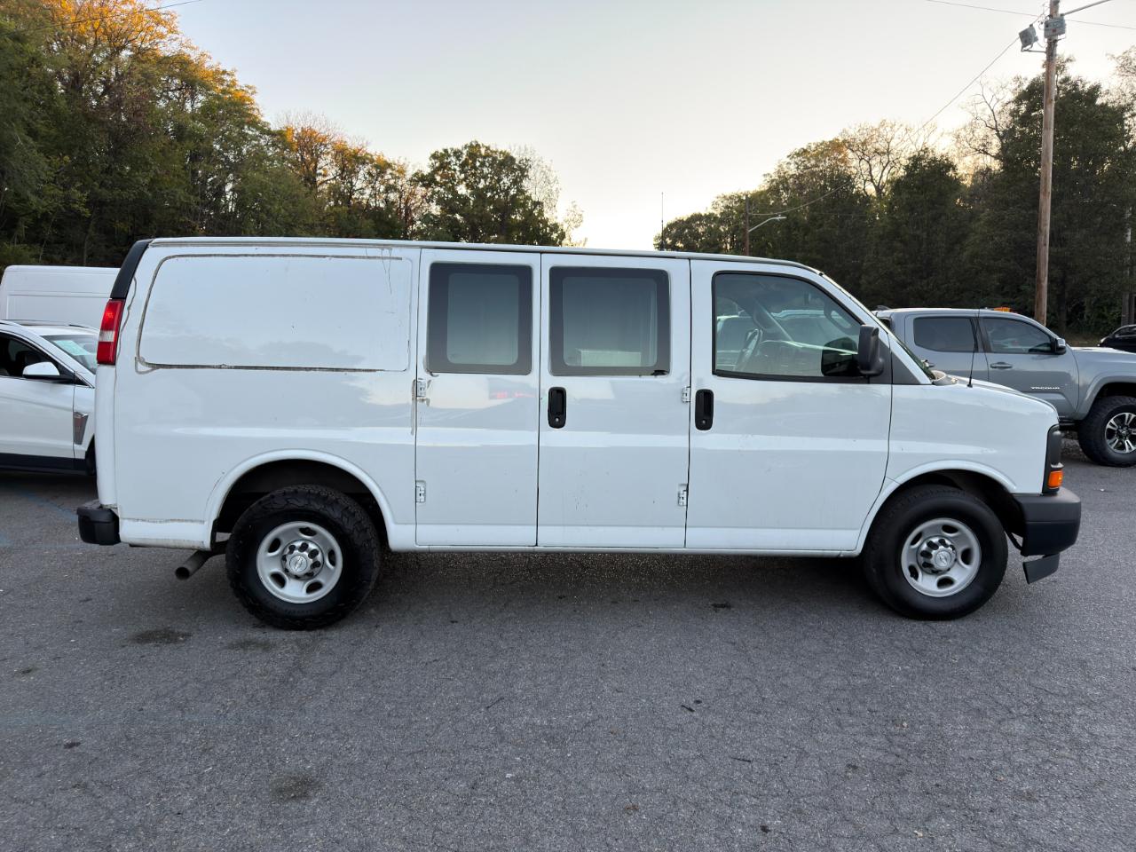 Chevrolet Express Cargo Van RWD 2500 135" 2017