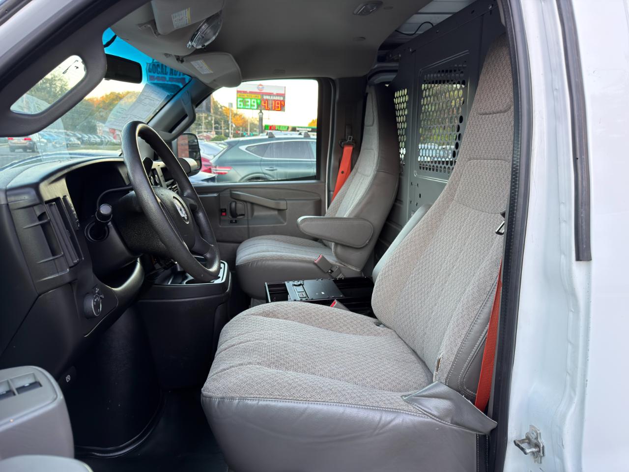 Chevrolet Express Cargo Van RWD 2500 135" 2017