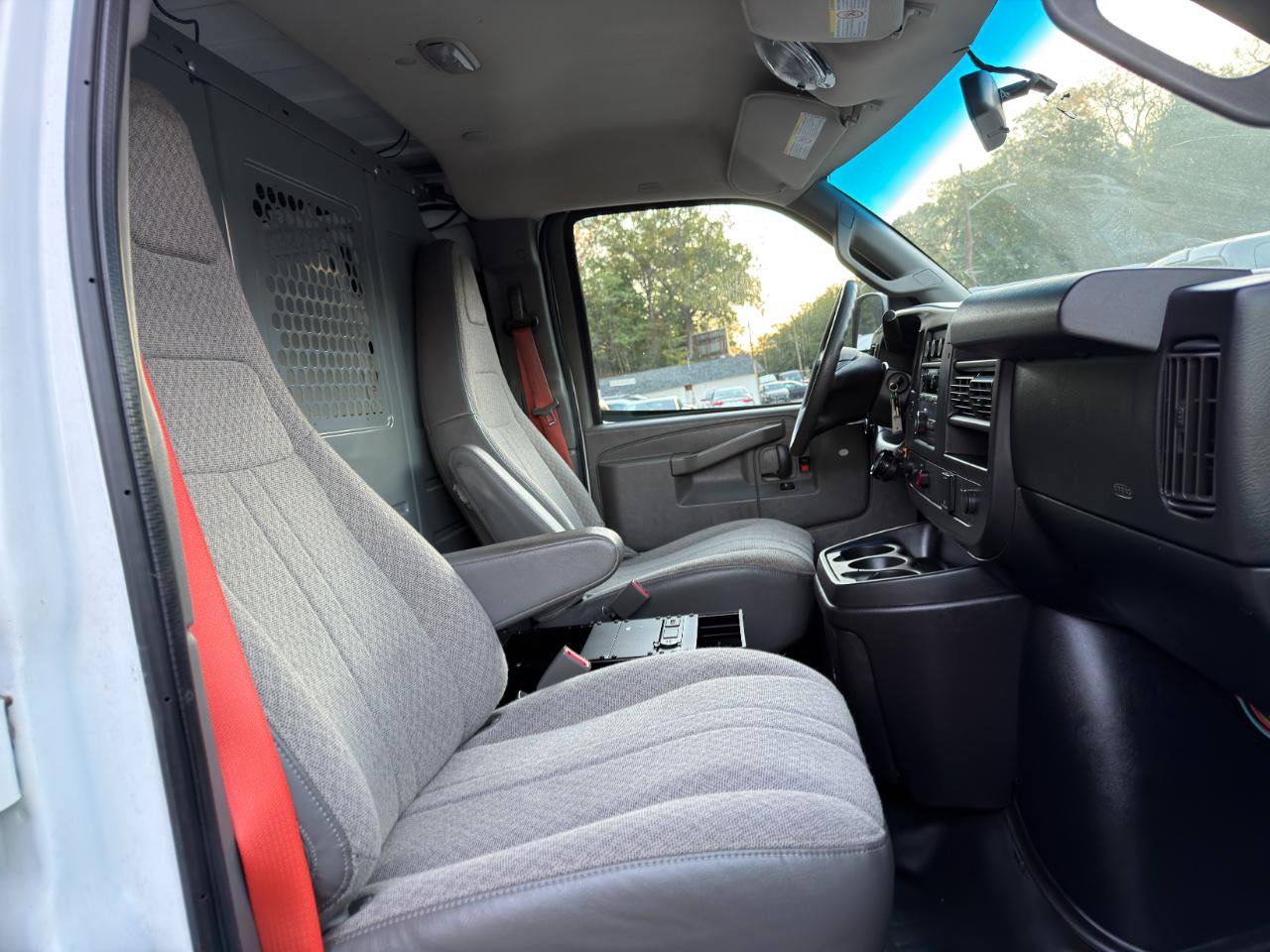 Chevrolet Express Cargo Van RWD 2500 135" 2017