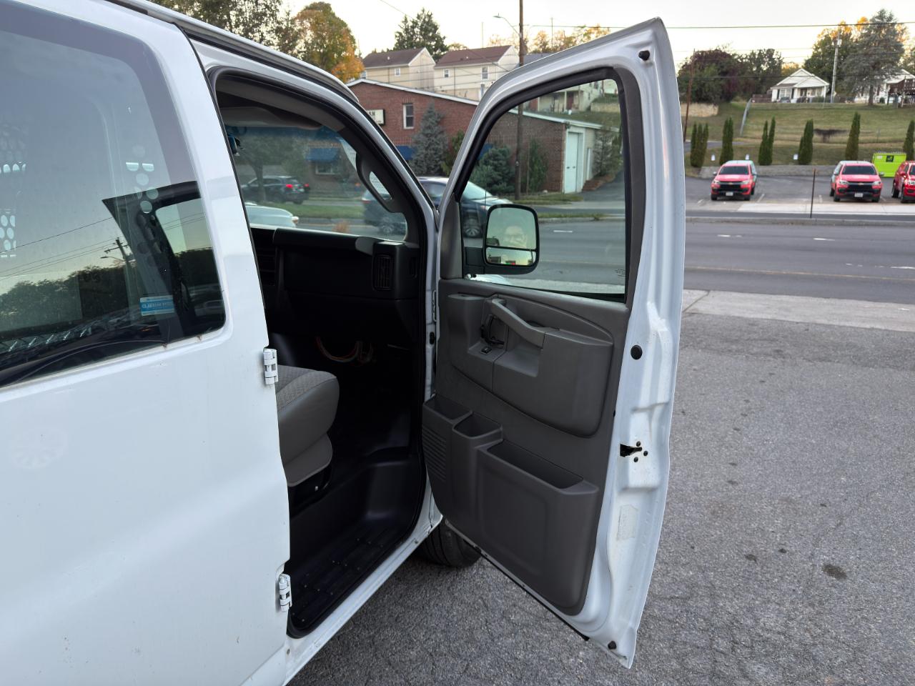Chevrolet Express Cargo Van RWD 2500 135" 2017