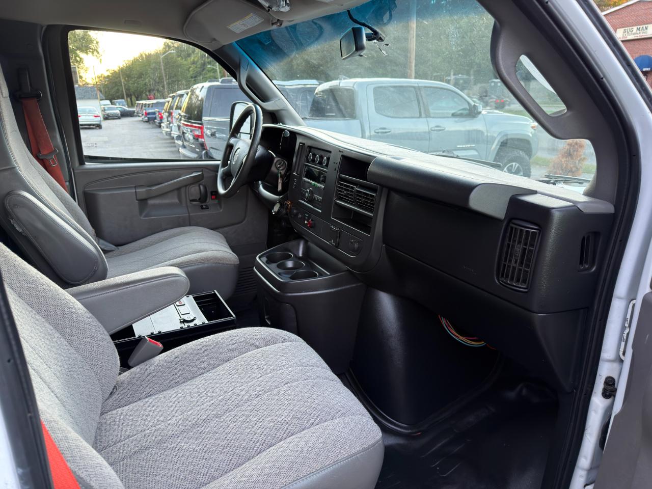 Chevrolet Express Cargo Van RWD 2500 135" 2017