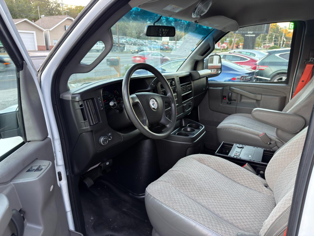 Chevrolet Express Cargo Van RWD 2500 135" 2017