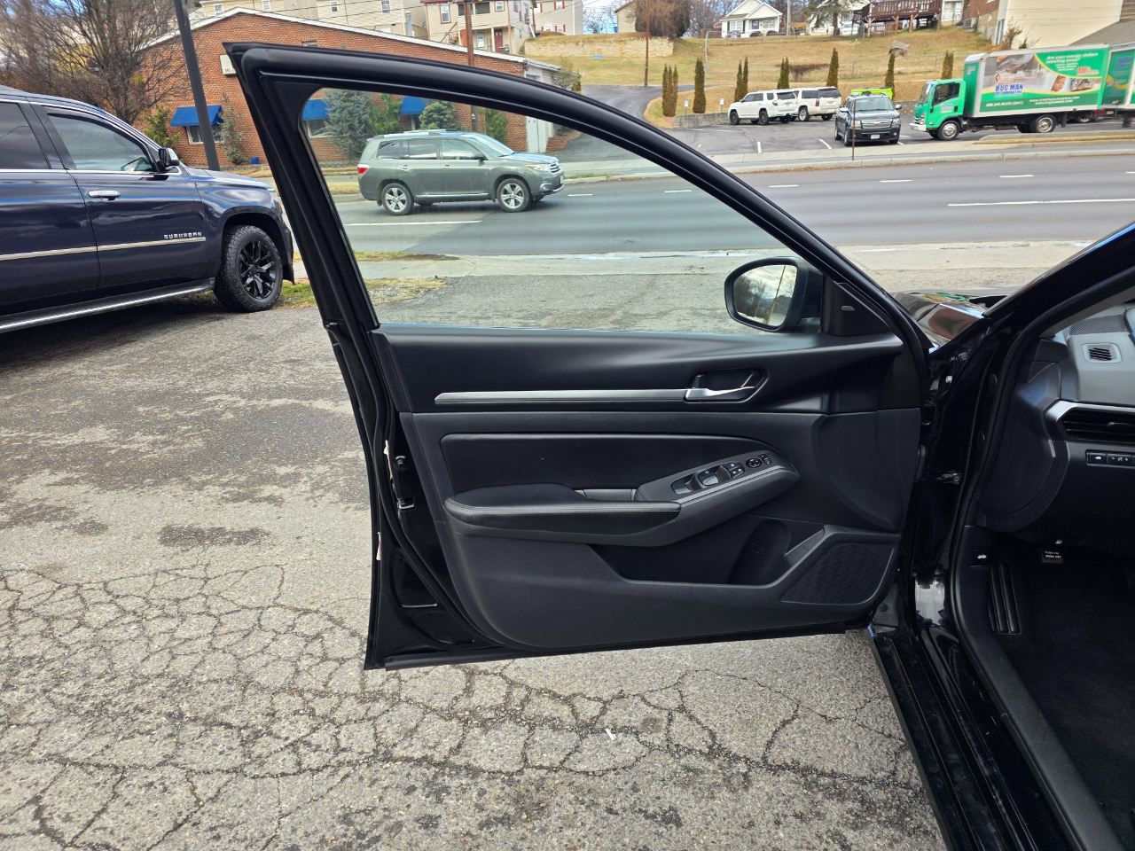 Nissan Altima 2.5 SV Sedan 2022