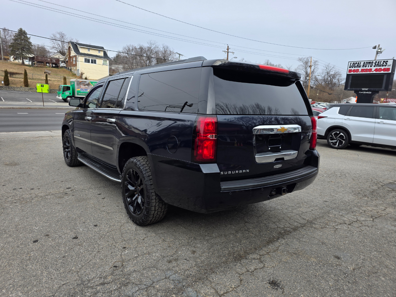 Chevrolet Suburban 4WD 4dr LT 2015