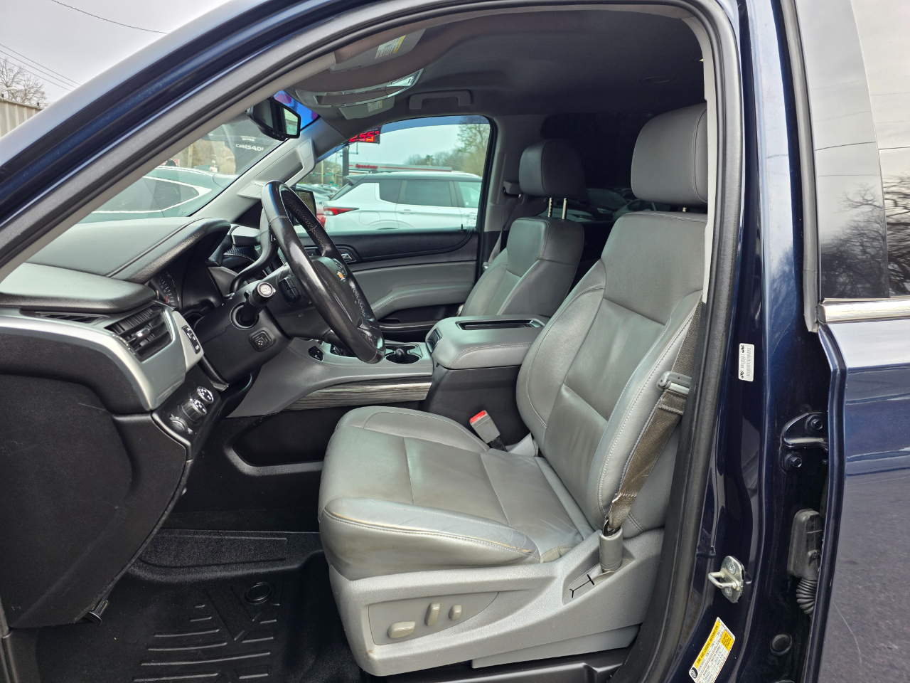 Chevrolet Suburban 4WD 4dr LT 2015