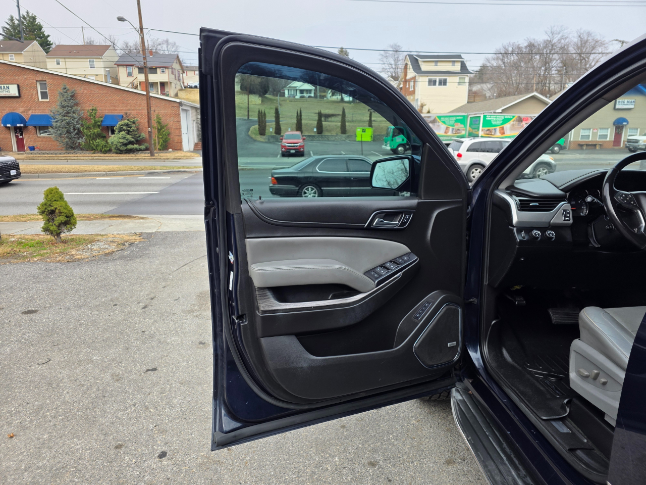 Chevrolet Suburban 4WD 4dr LT 2015