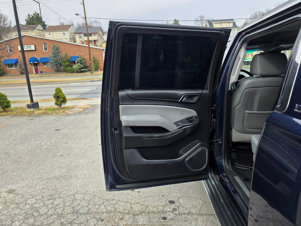 Chevrolet Suburban 4WD 4dr LT 2015