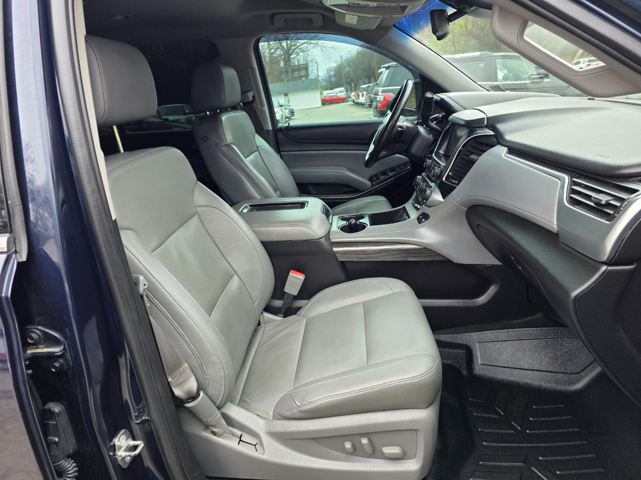 Chevrolet Suburban 4WD 4dr LT 2015