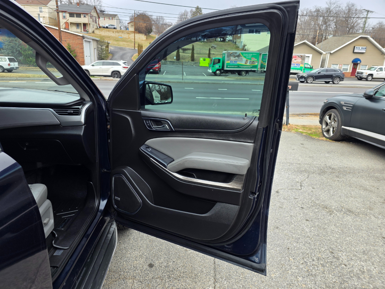 Chevrolet Suburban 4WD 4dr LT 2015