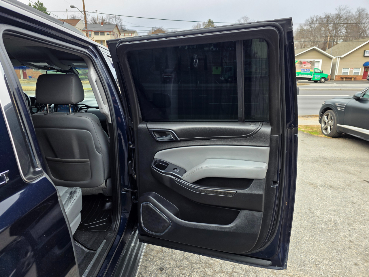 Chevrolet Suburban 4WD 4dr LT 2015