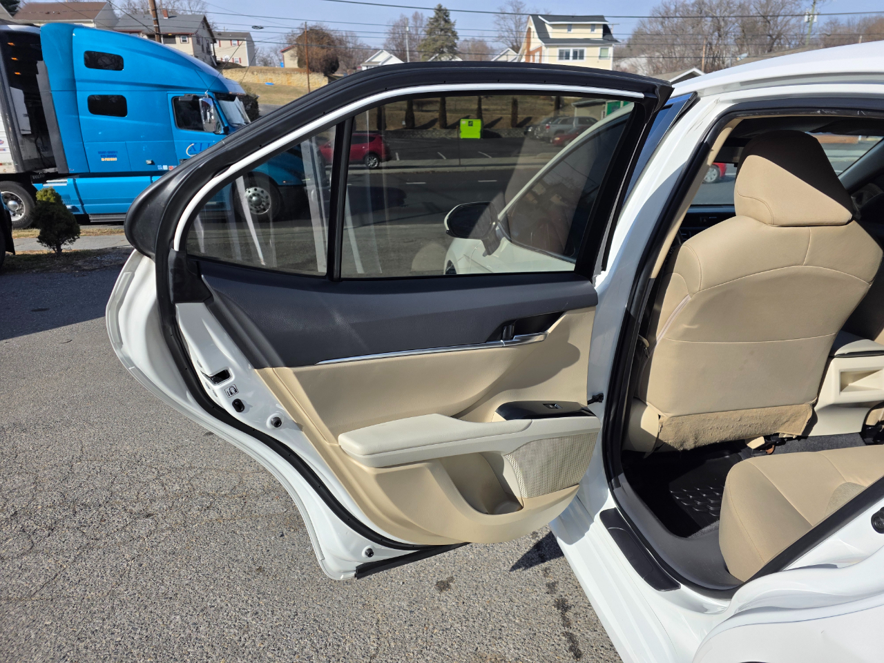 Toyota Camry XLE Auto (Natl) 2018