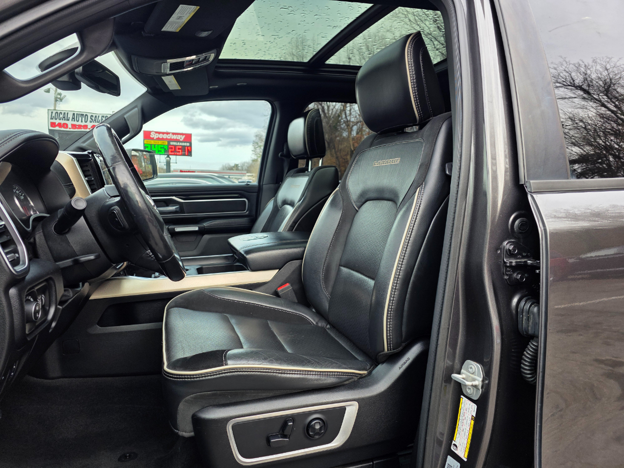 RAM 1500 Laramie 4x4 Crew Cab 6'4" Box 2019