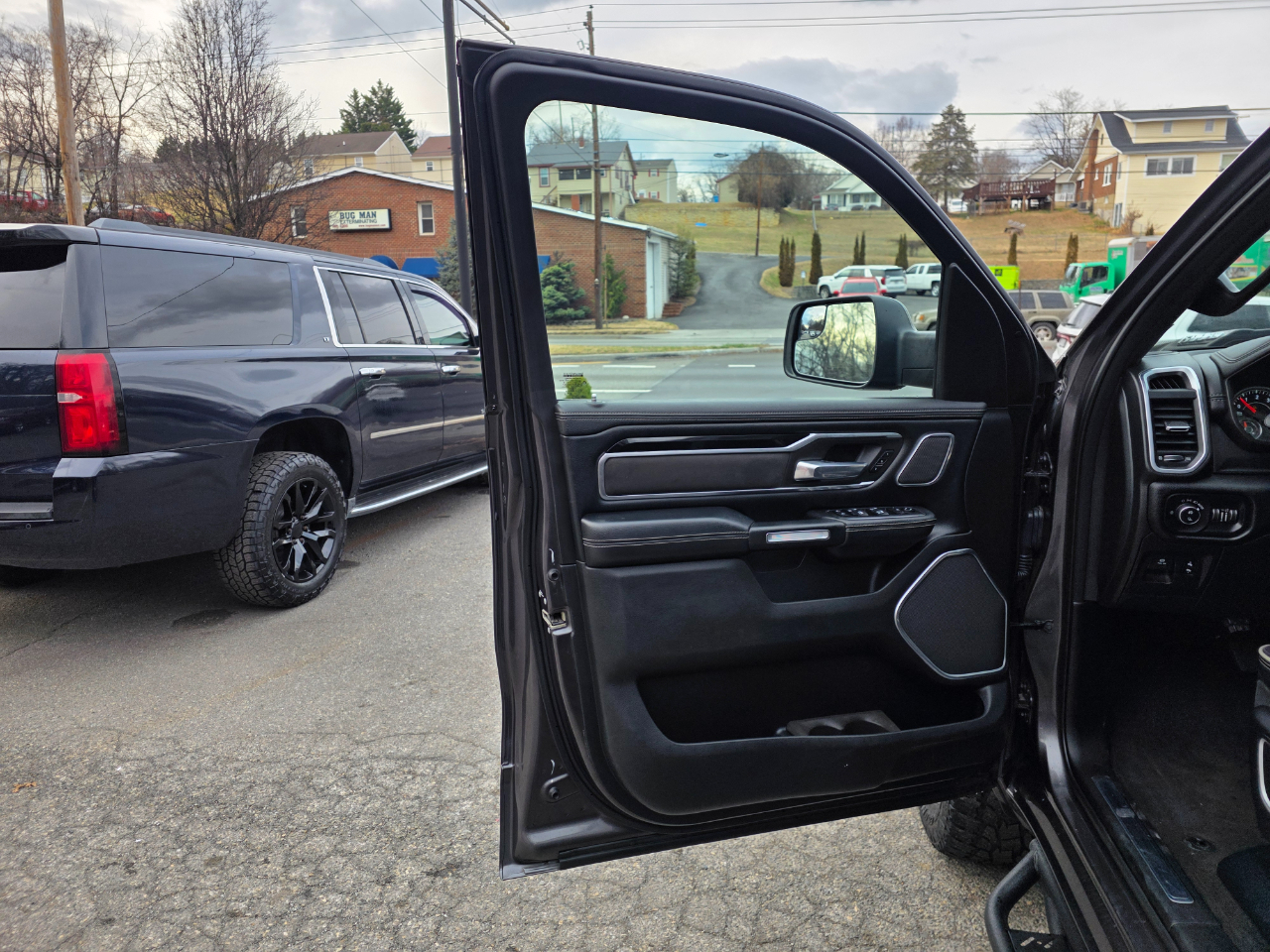 RAM 1500 Laramie 4x4 Crew Cab 6'4" Box 2019