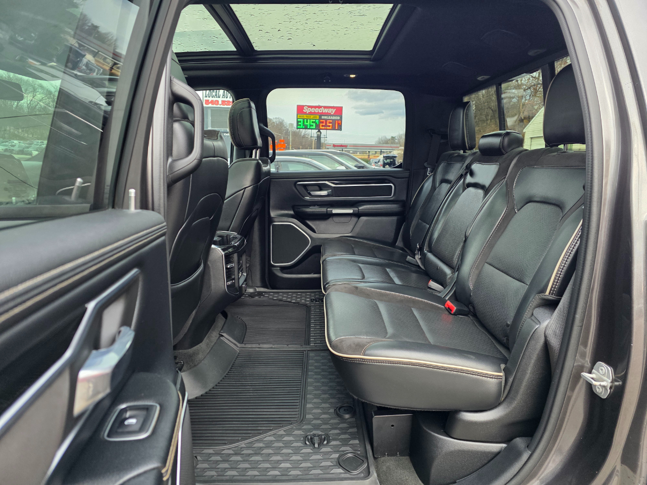 RAM 1500 Laramie 4x4 Crew Cab 6'4" Box 2019