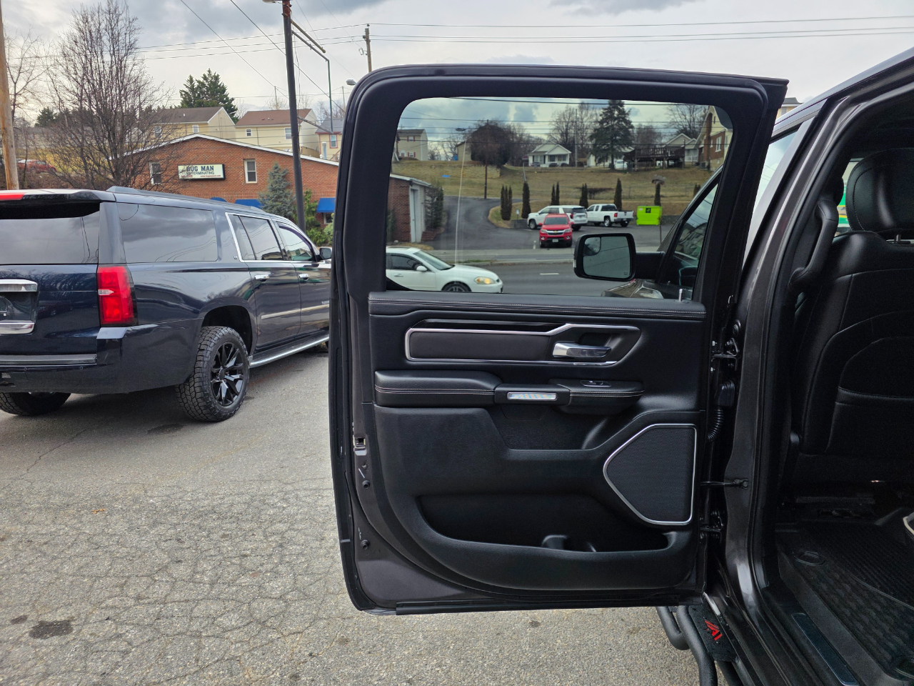 RAM 1500 Laramie 4x4 Crew Cab 6'4" Box 2019