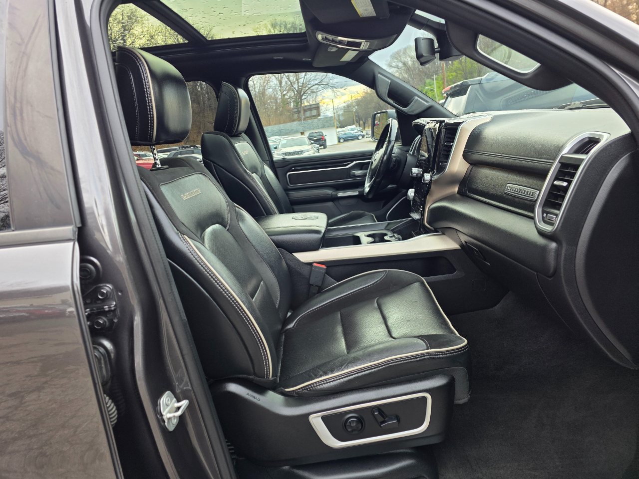 RAM 1500 Laramie 4x4 Crew Cab 6'4" Box 2019